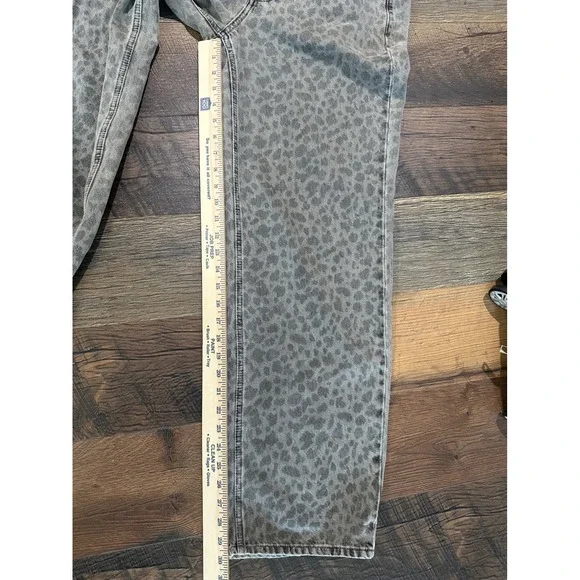 Universal Thread Grey Leopard Print Mid Rise 90s Baggy Jeans Size 6 Button Fly - Picture 6 of 16